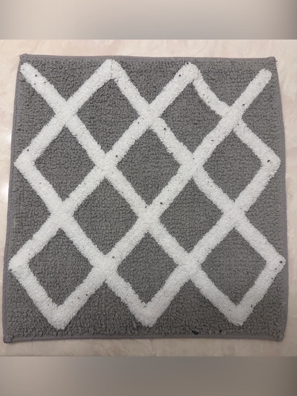 Gray and White Geometric Bath Mat - Home Bath
